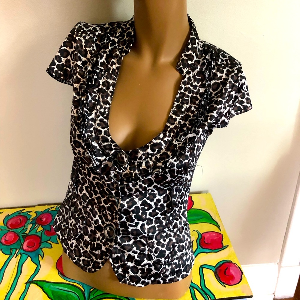 Medium silky LEOPARD polyester top, cut on small size tho